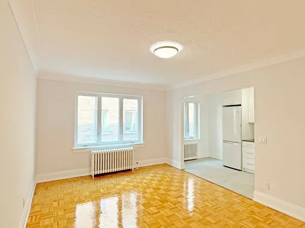 394 Avenue RD #406, Toronto C02, ON M4V 2H4