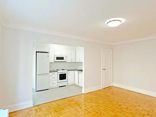 394 Avenue RD #406, Toronto C02, ON M4V 2H4