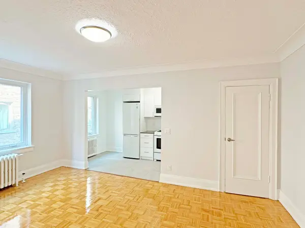 394 Avenue RD #406, Toronto C02, ON M4V 2H4