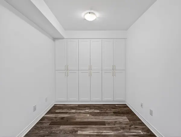 35 Saranac BLVD #224, Toronto C04, ON M6A 2G4