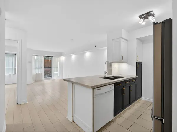 35 Saranac BLVD #224, Toronto C04, ON M6A 2G4