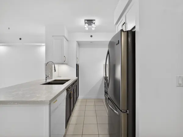 35 Saranac BLVD #224, Toronto C04, ON M6A 2G4