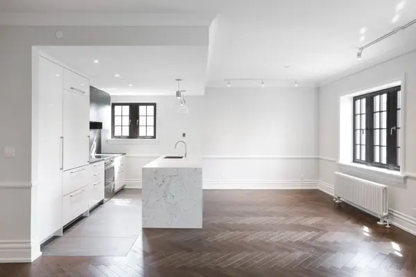 2 Clarendon AVE #203, Toronto C02, ON M4V 1H9