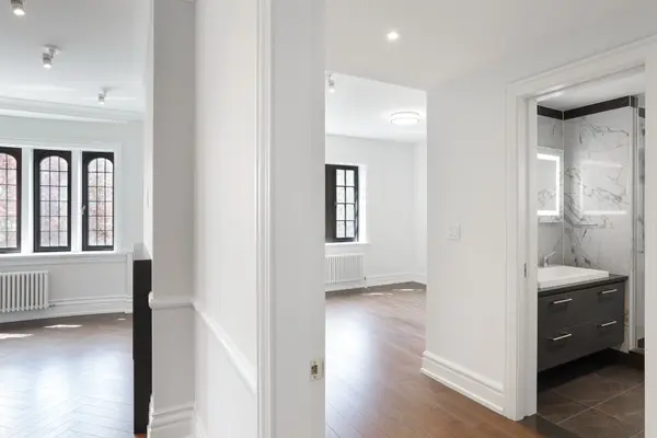 2 Clarendon AVE #203, Toronto C02, ON M4V 1H9