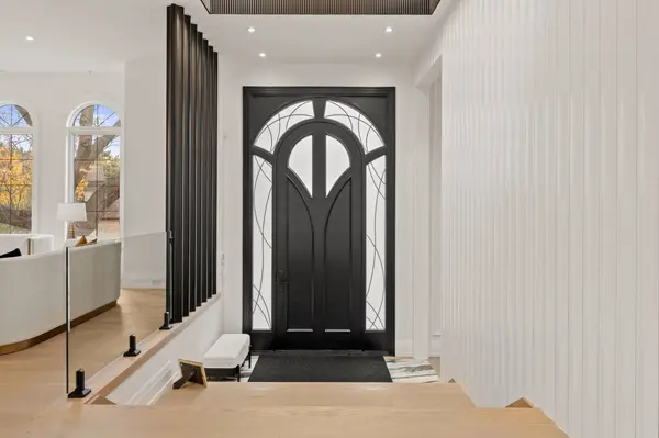 81 Upper Canada DR, Toronto C12, ON M2P 1S6