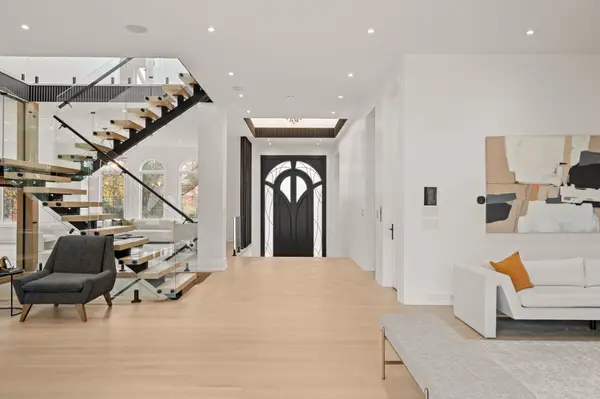 81 Upper Canada DR, Toronto C12, ON M2P 1S6