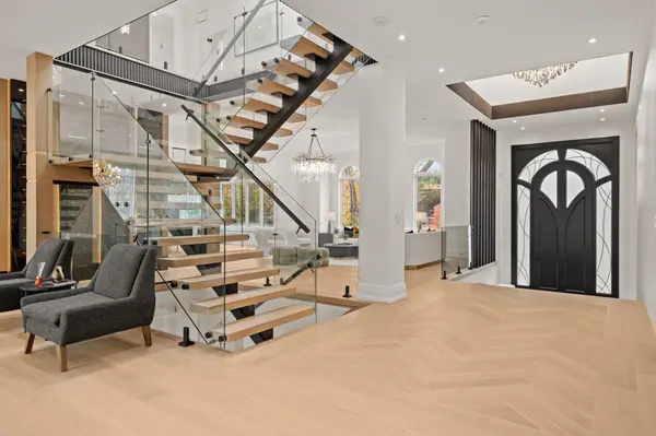 81 Upper Canada DR, Toronto C12, ON M2P 1S6