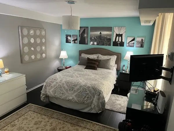 150 Neptune DR #304, Toronto C04, ON M6A 2Y9