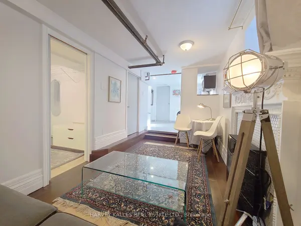 27 Hiawatha RD #5, Toronto E01, ON M4L 2X7