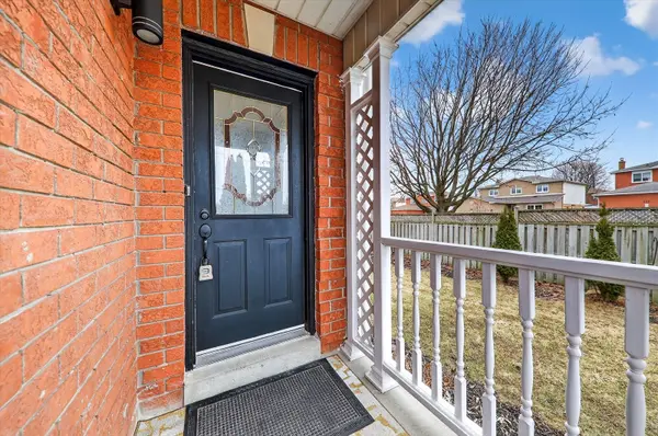 1 Aldcroft CRES, Clarington, ON L1C 4P2