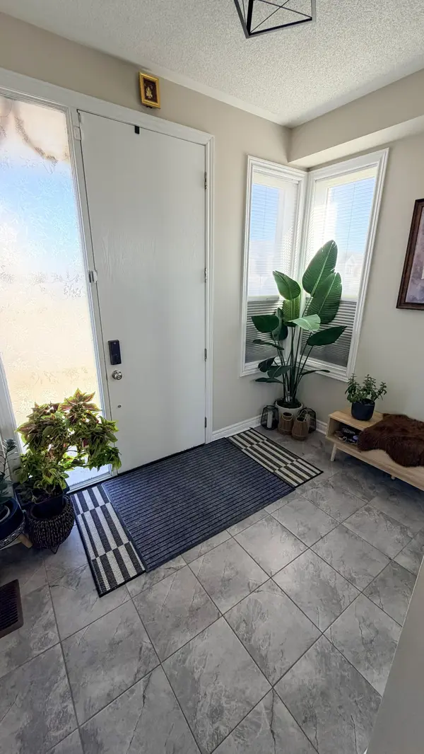 2502 Hibiscus DR, Pickering, ON L1X 0G7