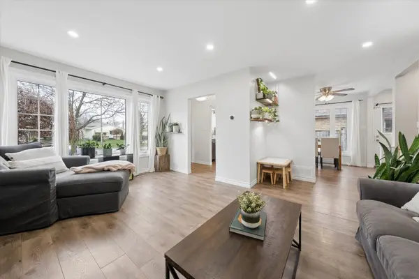 43 Ormond DR, Oshawa, ON L1G 7E3