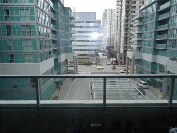 60 Town Centre CT #404, Toronto E09, ON M1P 0B2