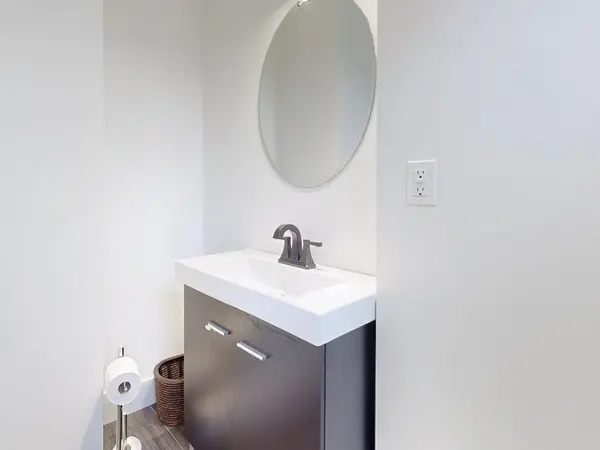 8 Macleod Estate CT, Richmond Hill, ON L4E 0B1