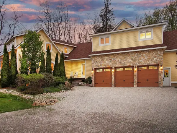 8 Macleod Estate CT, Richmond Hill, ON L4E 0B1