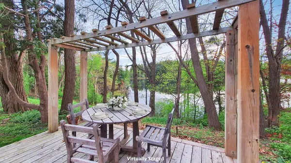 8 Macleod Estate CT, Richmond Hill, ON L4E 0B1