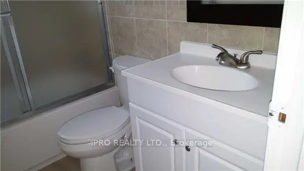 182 Ruggles AVE #3, Richmond Hill, ON L4C 1Y4