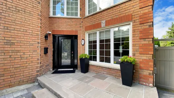 32 Dalmato CT, Vaughan, ON L4L 8X7