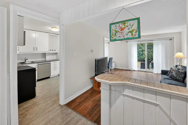 453 Woodview RD #4, Burlington, ON L7N 2Z9