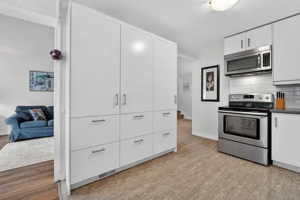 453 Woodview RD #4, Burlington, ON L7N 2Z9