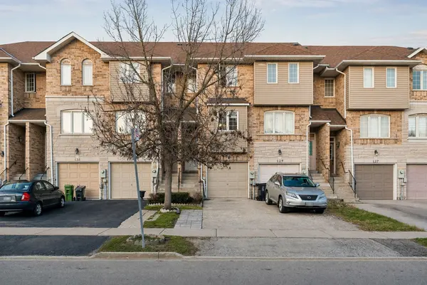 131 Charlton Settlement AVE, Toronto W04, ON M6M 5L5