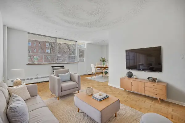 80 Coe Hill DR #206, Toronto W01, ON M6S 3C9