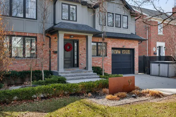 9 Bernice AVE, Toronto W07, ON M8Y 1Z5