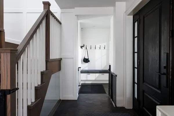 9 Bernice AVE, Toronto W07, ON M8Y 1Z5