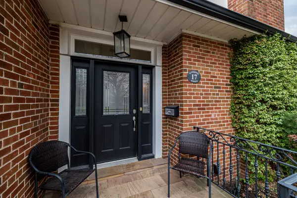 17 Saybrook AVE, Toronto W07, ON M8Z 2V3