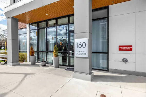 160 Canon Jackson DR #A406, Toronto W04, ON M6M 0B6