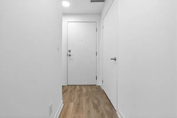 160 Canon Jackson DR #A406, Toronto W04, ON M6M 0B6