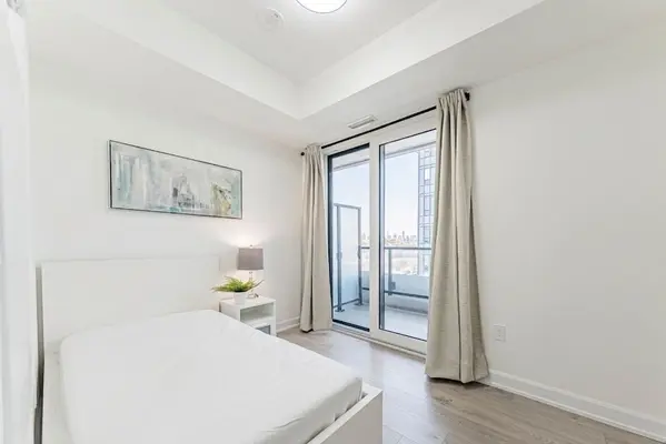 3200 william coltson AVE #524, Oakville, ON L6H 7W6