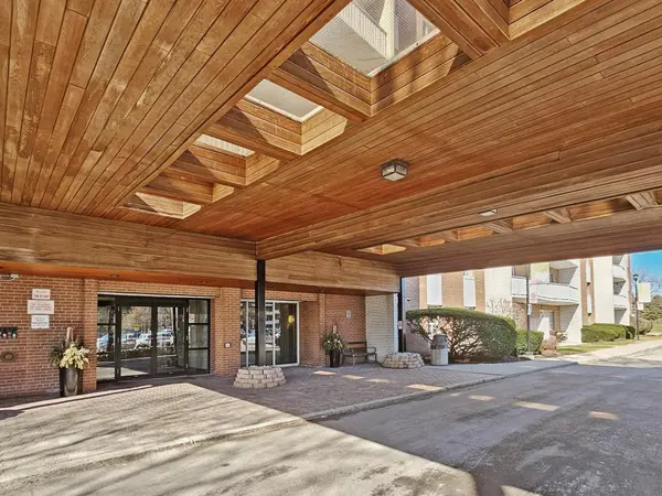 1660 Bloor ST #310, Mississauga, ON L4X 1R9