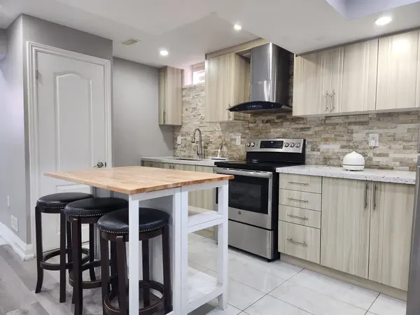 8 Nightland CT, Brampton, ON L6Y 0A5