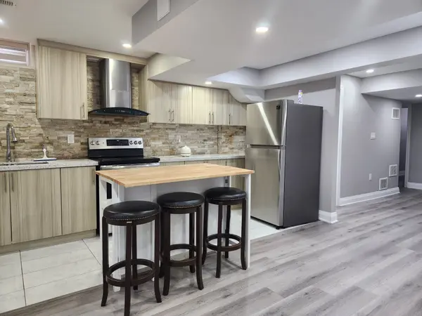 8 Nightland CT, Brampton, ON L6Y 0A5