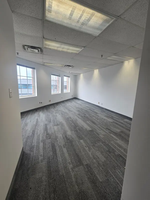 5025 Orbitor DR #1/300, Mississauga, ON L4W 4Y5