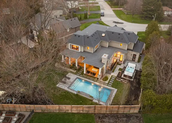 382 SANDHURST DR, Oakville, ON L6L 3L3