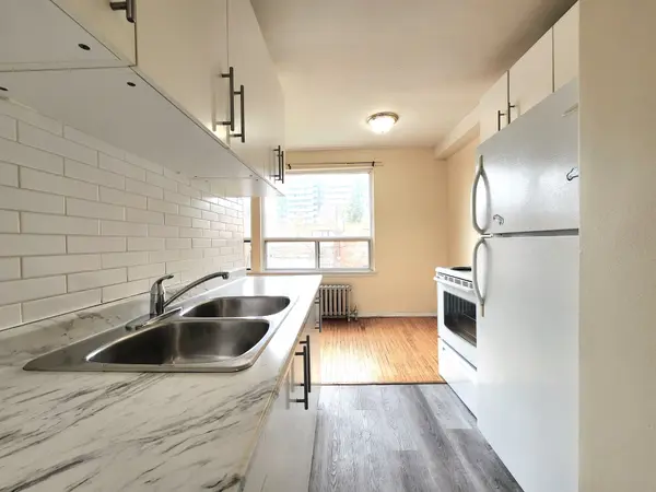 3 Greenbrook DR #301, Toronto W04, ON M6M 2J8