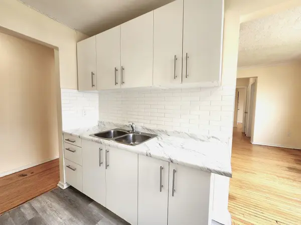 3 Greenbrook DR #301, Toronto W04, ON M6M 2J8