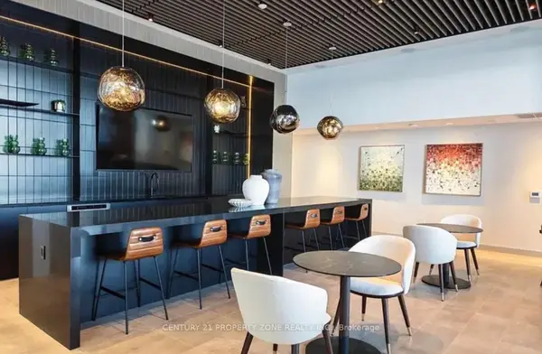 15 Skyridge DR #2107, Brampton, ON L6P 3S4