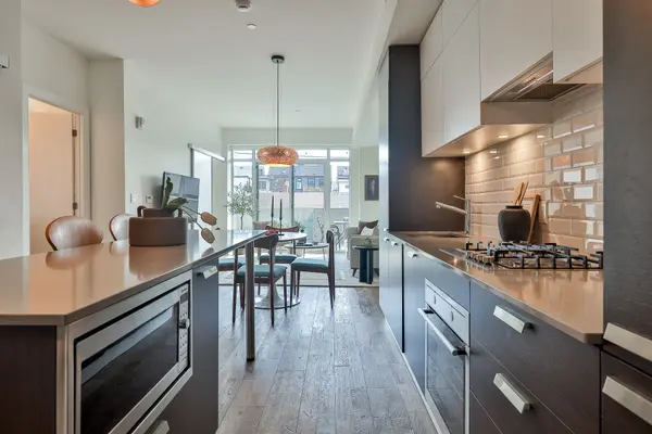 245 Perth AVE #103, Toronto W02, ON M6P 3X9