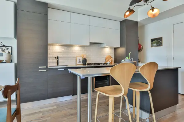 245 Perth AVE #103, Toronto W02, ON M6P 3X9