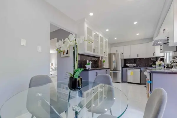 8 Norbrook CRES, Toronto W10, ON M9V 4P8