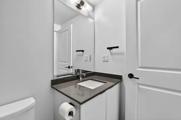 2075 Lakeshore RD #204, Burlington, ON L7R 1E2