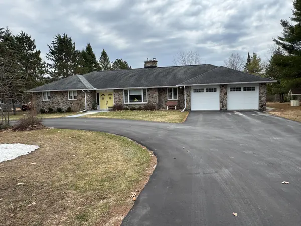 37 Golfview DR, Bancroft, ON K0L 1C0
