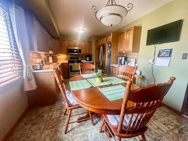 214 Amherst DR, Loyalist, ON K7N 1T4