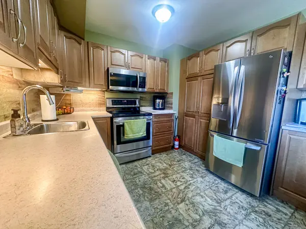 214 Amherst DR, Loyalist, ON K7N 1T4