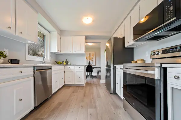 24 Randy AVE, Mono, ON L9W 2A3