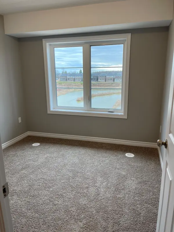 68 Lomond LN, Kitchener, ON N2R 0T6