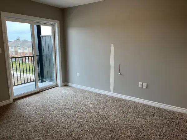 68 Lomond LN, Kitchener, ON N2R 0T6